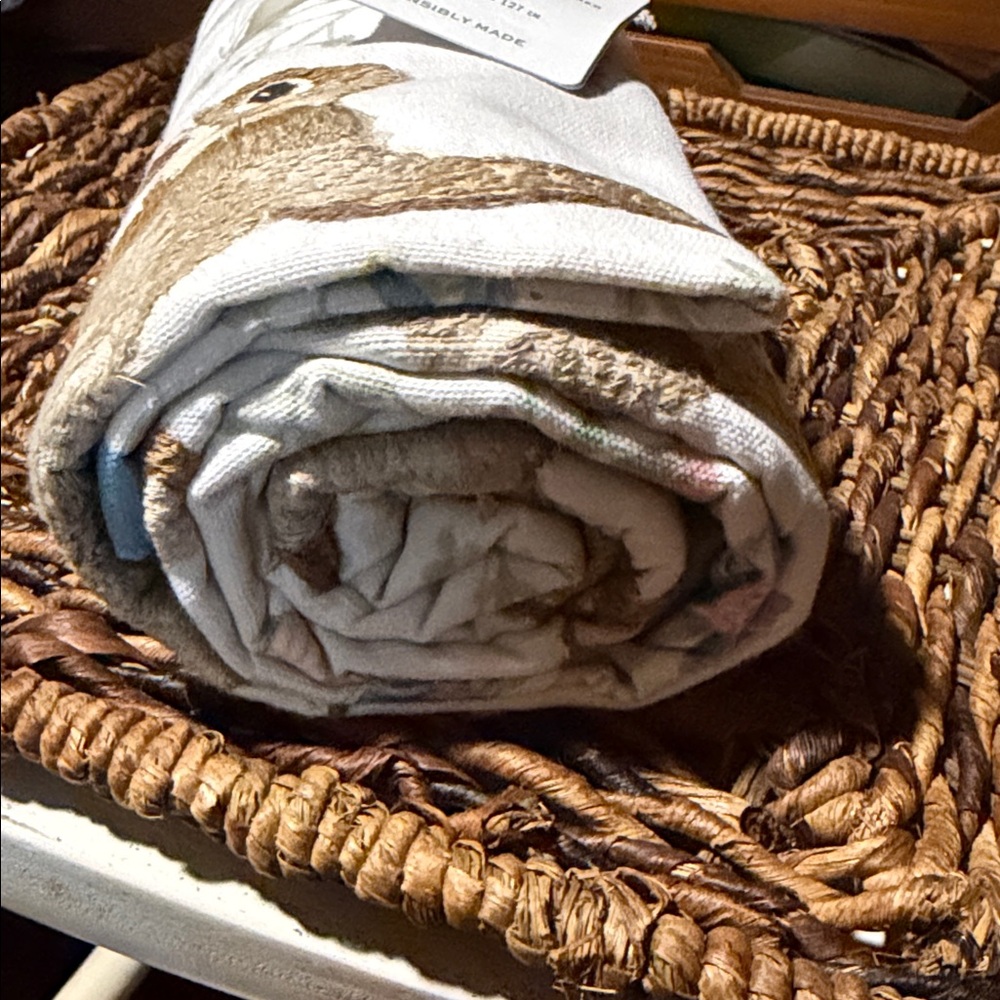 Pottery Barn Embroidered Bunny 🐰 Table Throw BNWT - Picture 4 of 6